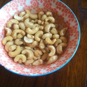 Soaking cashews 